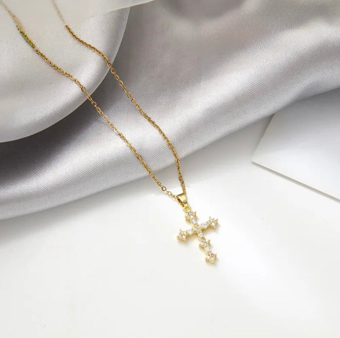 Necklace cruz